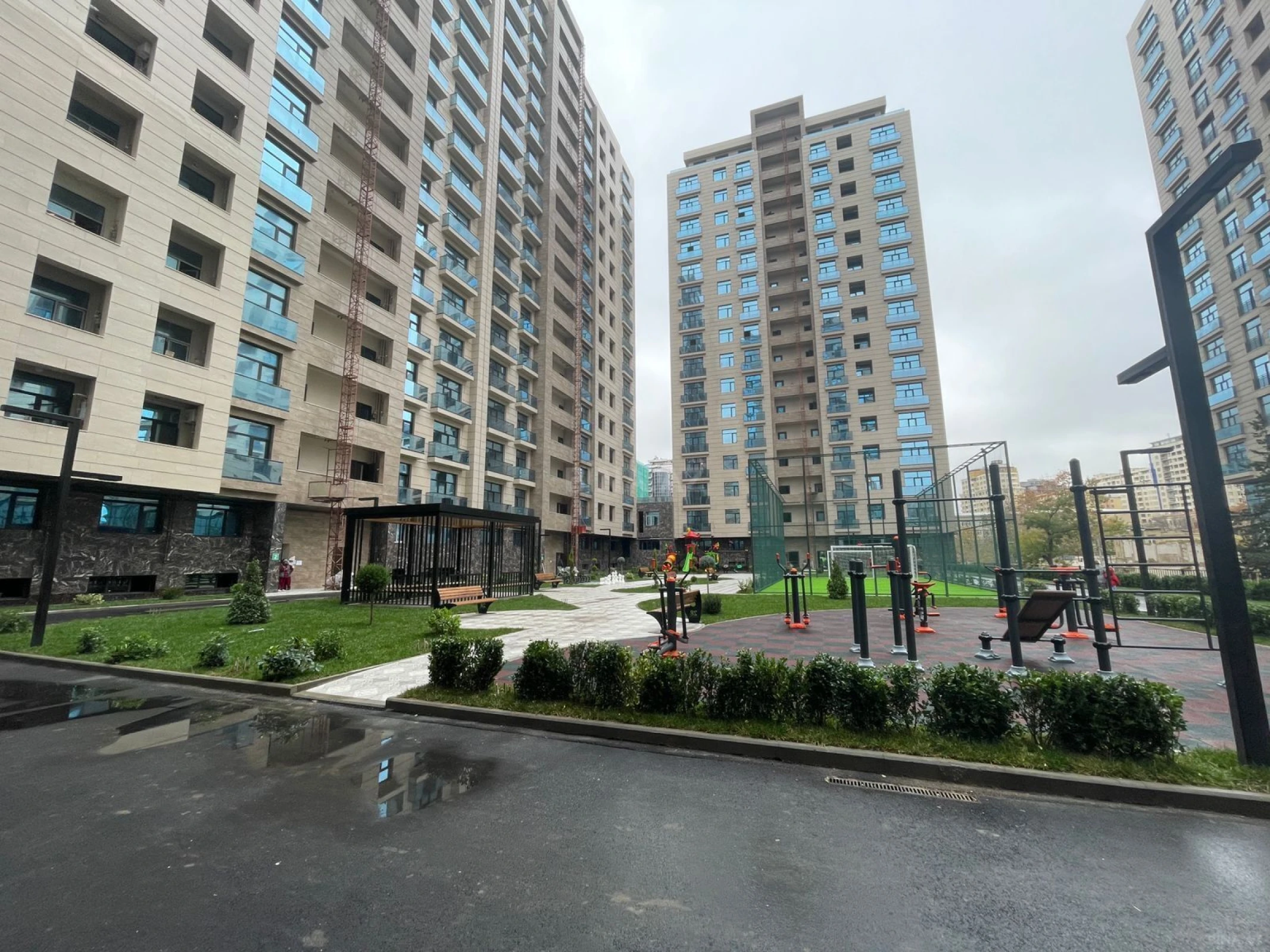 Satılır 3 otaqlı mənzil 121.3 m²