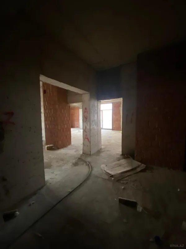 Satılır 3 otaqlı mənzil 121.3 m²