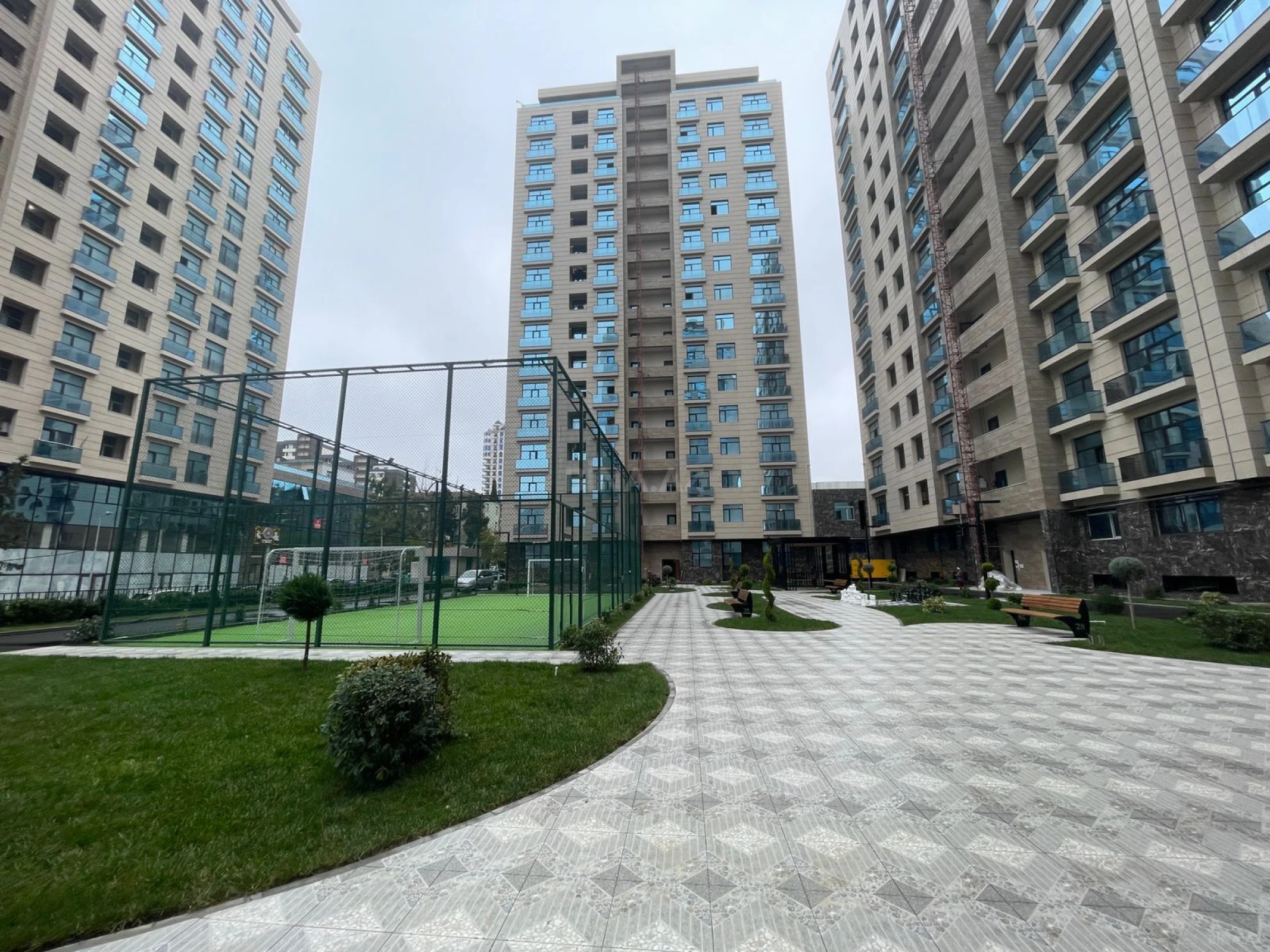 Satılır 3 otaqlı mənzil 121.3 m²