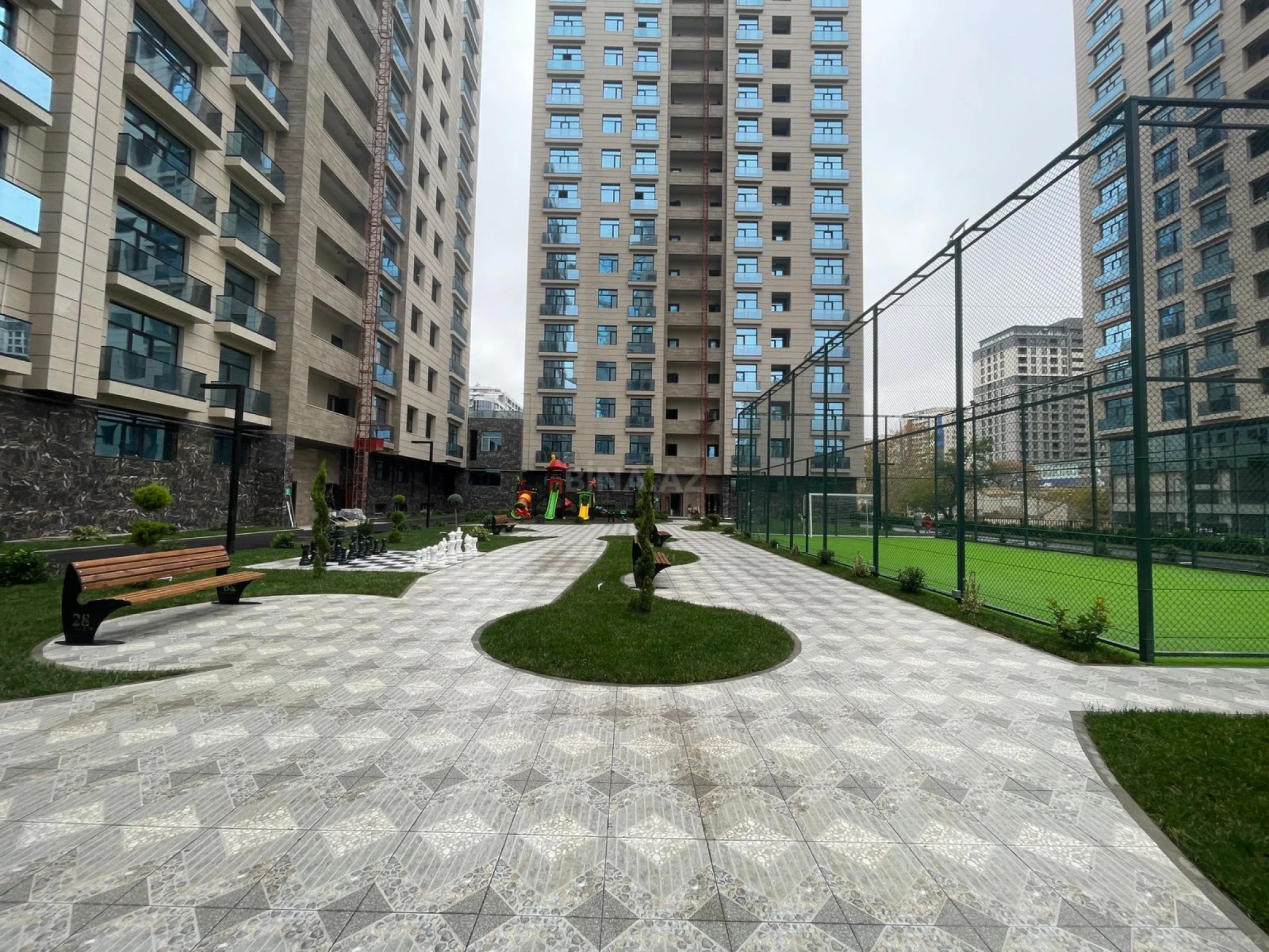 Satılır 3 otaqlı mənzil 121.3 m²