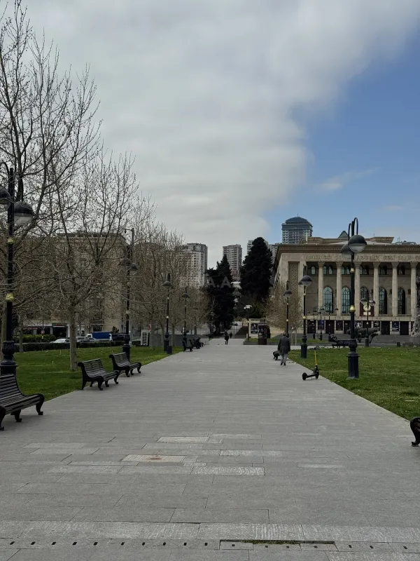 Satılır 4 otaqlı mənzil 246 m²