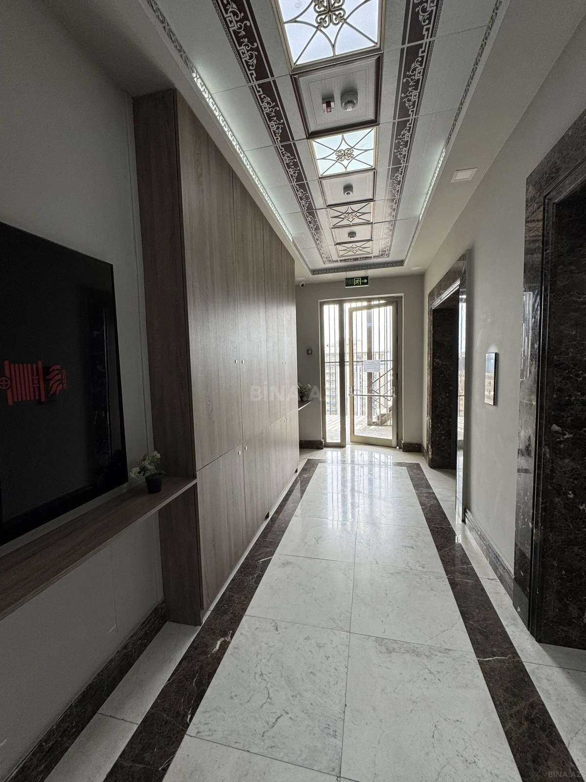 Satılır 4 otaqlı mənzil 246 m²
