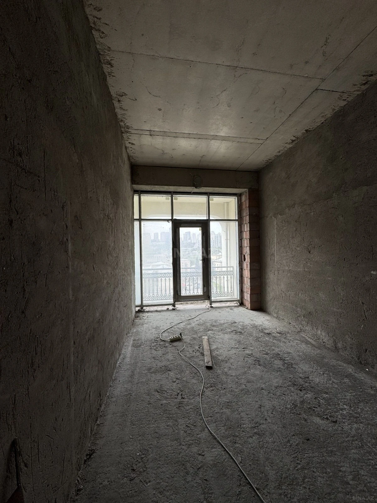 Satılır 4 otaqlı mənzil 246 m²