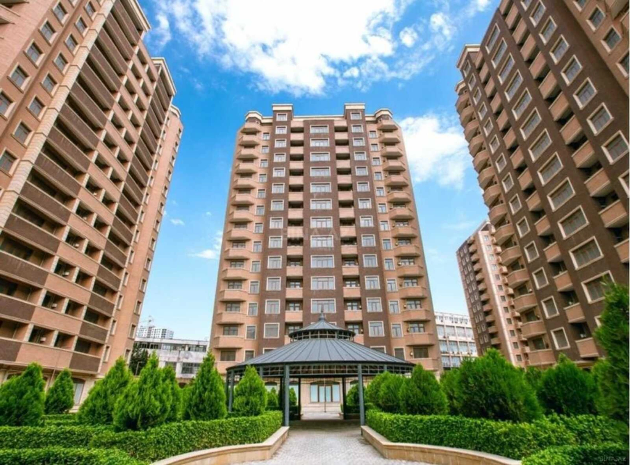 Satılır 3 otaqlı mənzil 152 m²