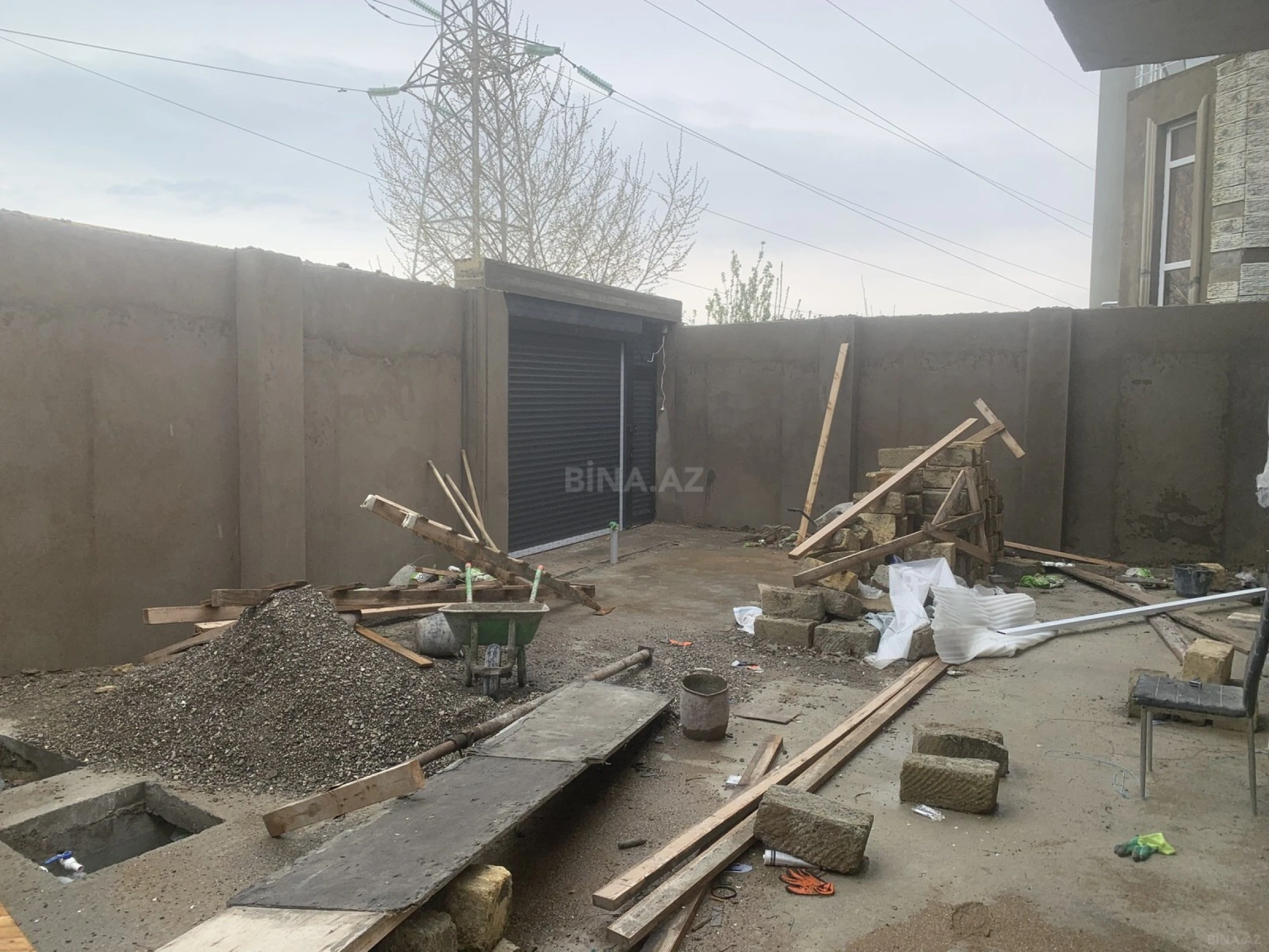 Satılır 4 otaqlı həyət evi 210 m²