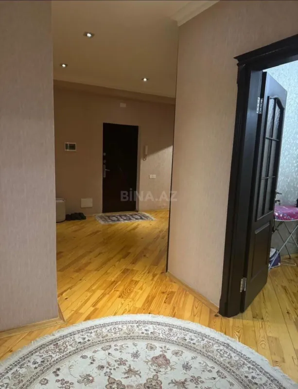 Satılır 3 otaqlı mənzil 110 m²