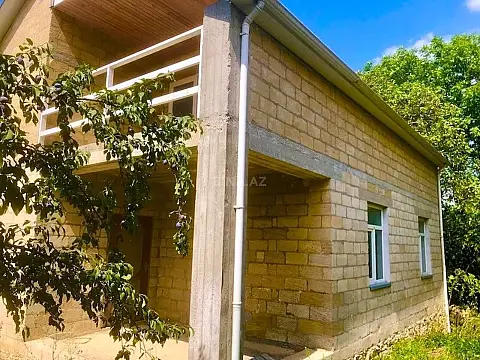 Satılır 4 otaqlı həyət evi 160 m²