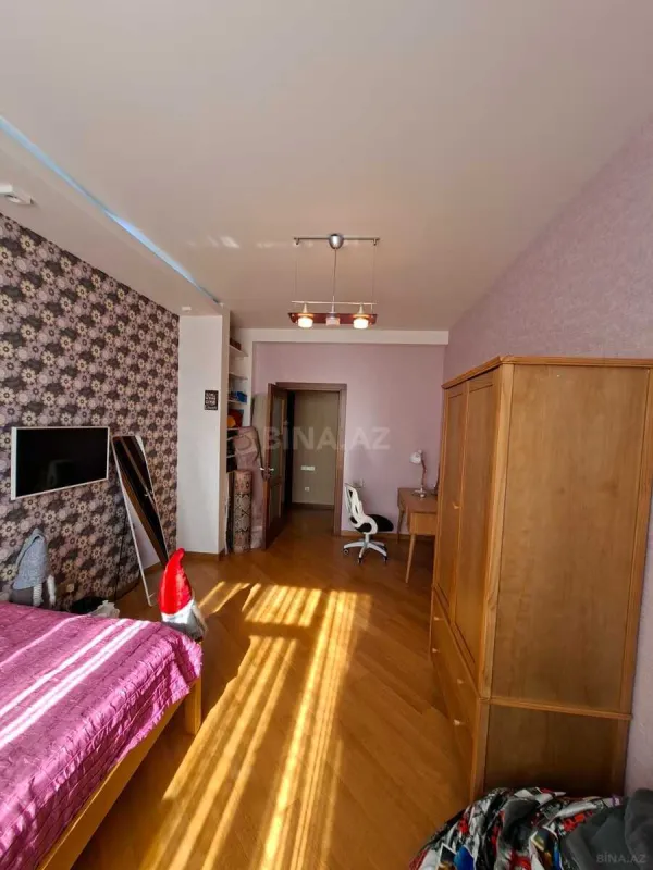 Satılır 4 otaqlı mənzil 159 m²