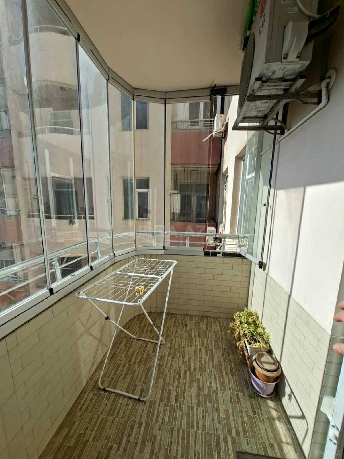 Satılır 4 otaqlı mənzil 159 m²