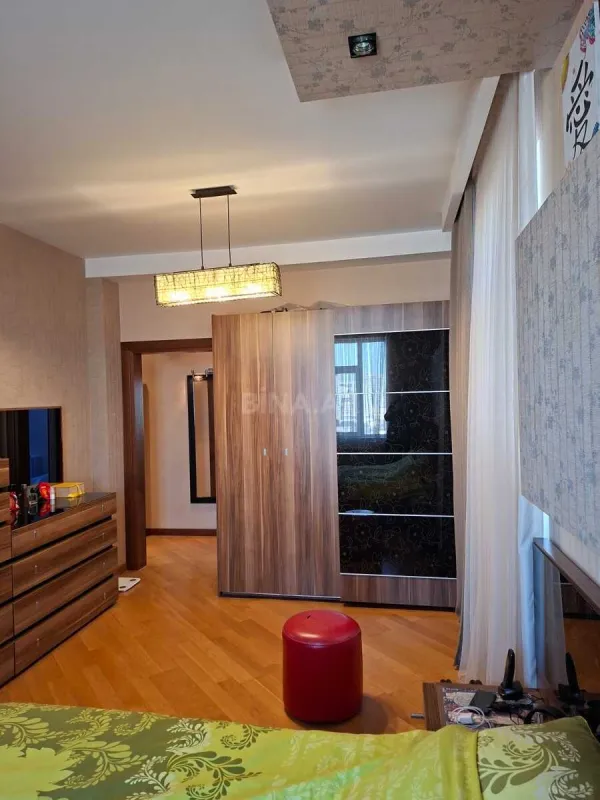Satılır 4 otaqlı mənzil 159 m²