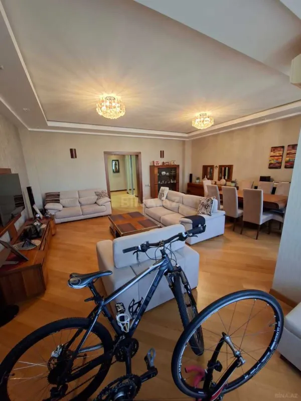 Satılır 4 otaqlı mənzil 159 m²