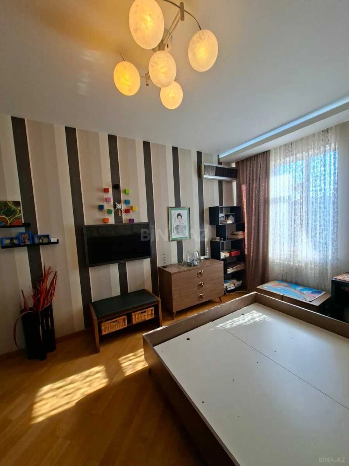 Satılır 4 otaqlı mənzil 159 m²
