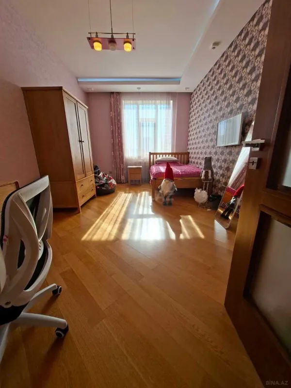Satılır 4 otaqlı mənzil 159 m²