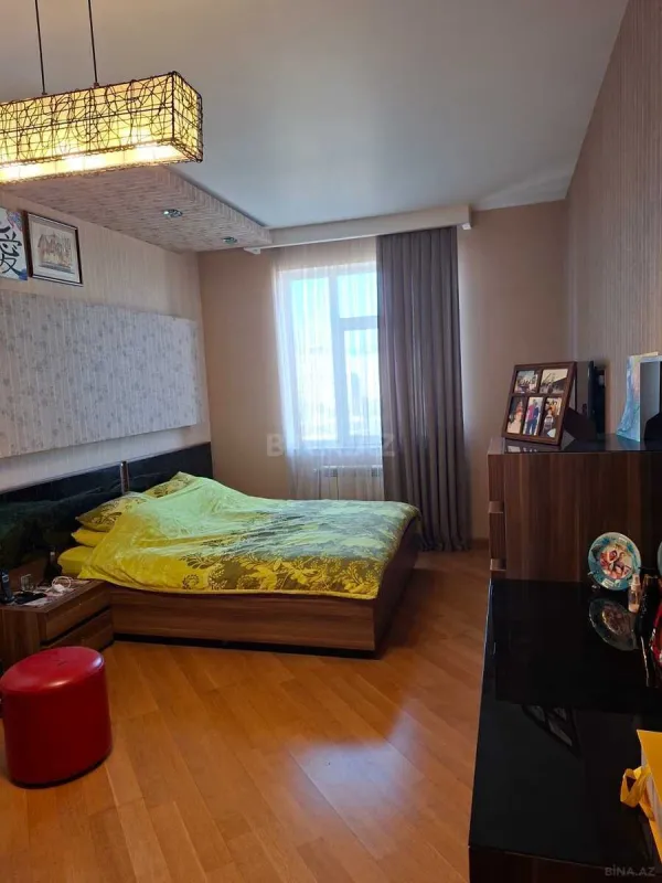 Satılır 4 otaqlı mənzil 159 m²