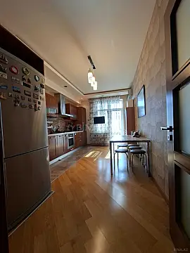 Satılır 4 otaqlı mənzil 159 m²