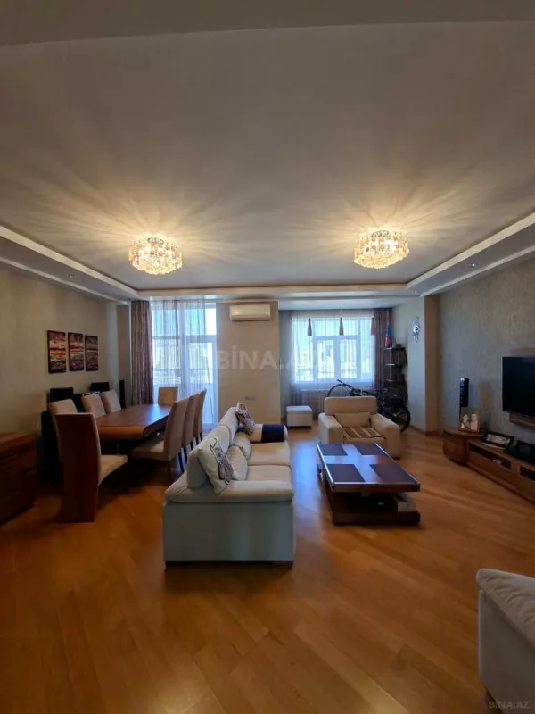 Satılır 4 otaqlı mənzil 159 m²