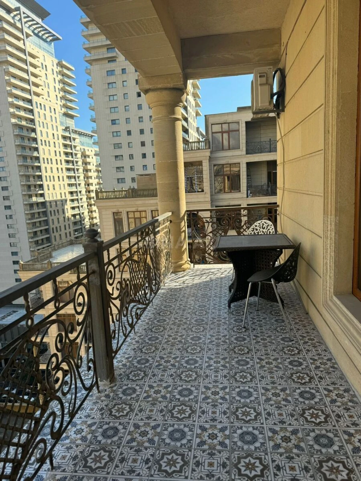 Kirayə verilir 3 otaqlı mənzil 126 m²