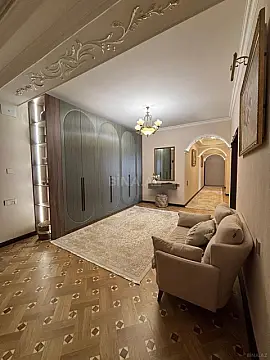 Satılır 4 otaqlı mənzil 165 m²