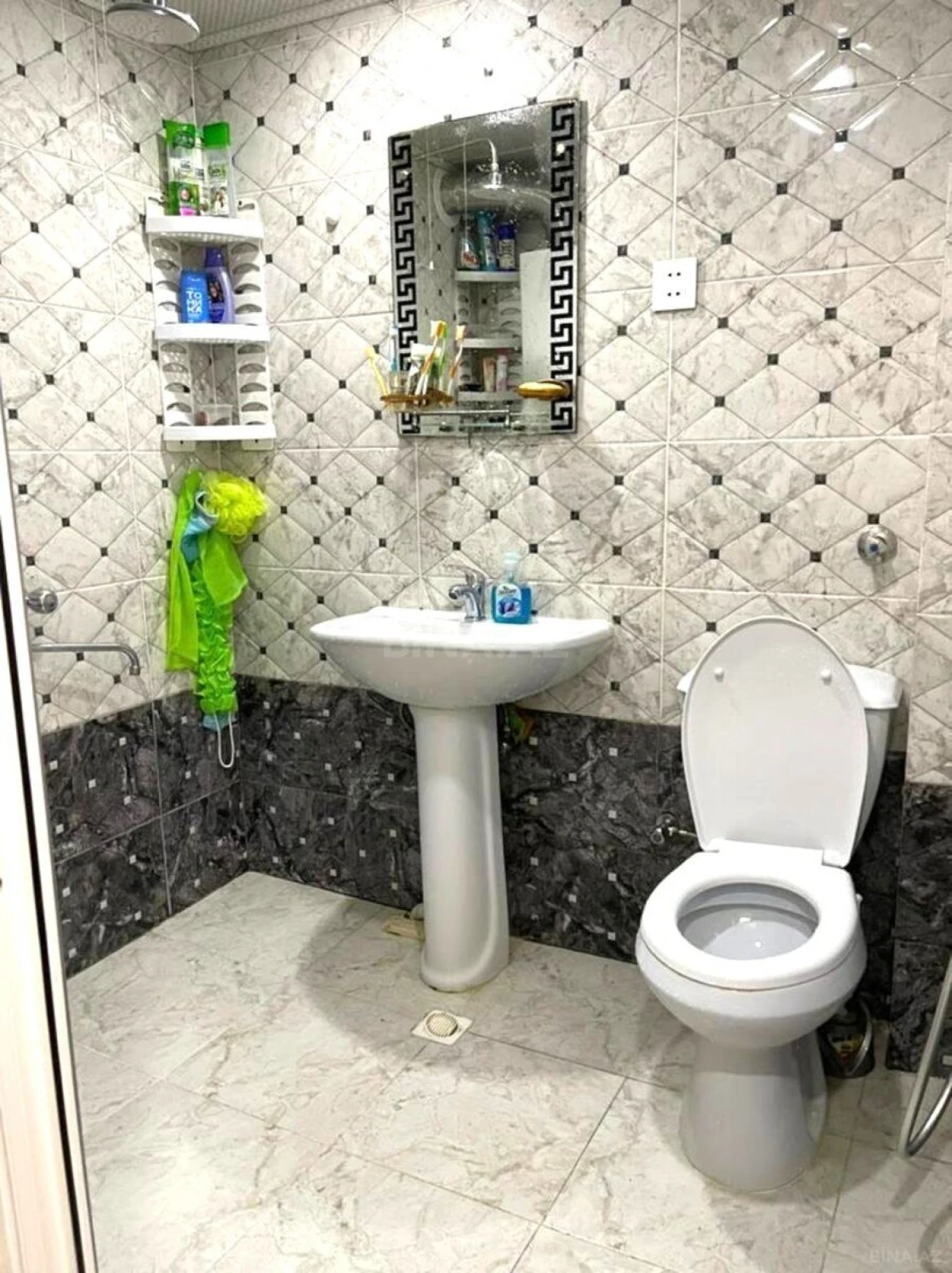 Kirayə verilir 2 otaqlı mənzil 65 m²