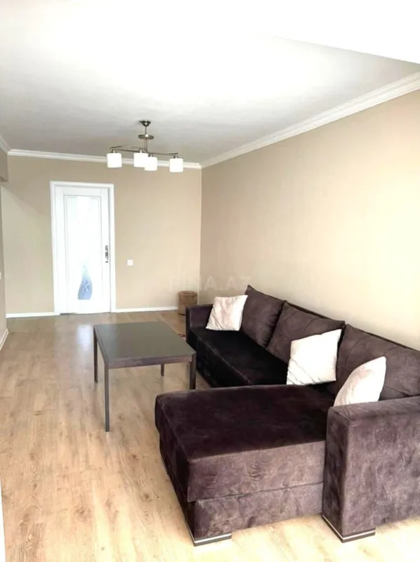 Kirayə verilir 2 otaqlı mənzil 65 m²