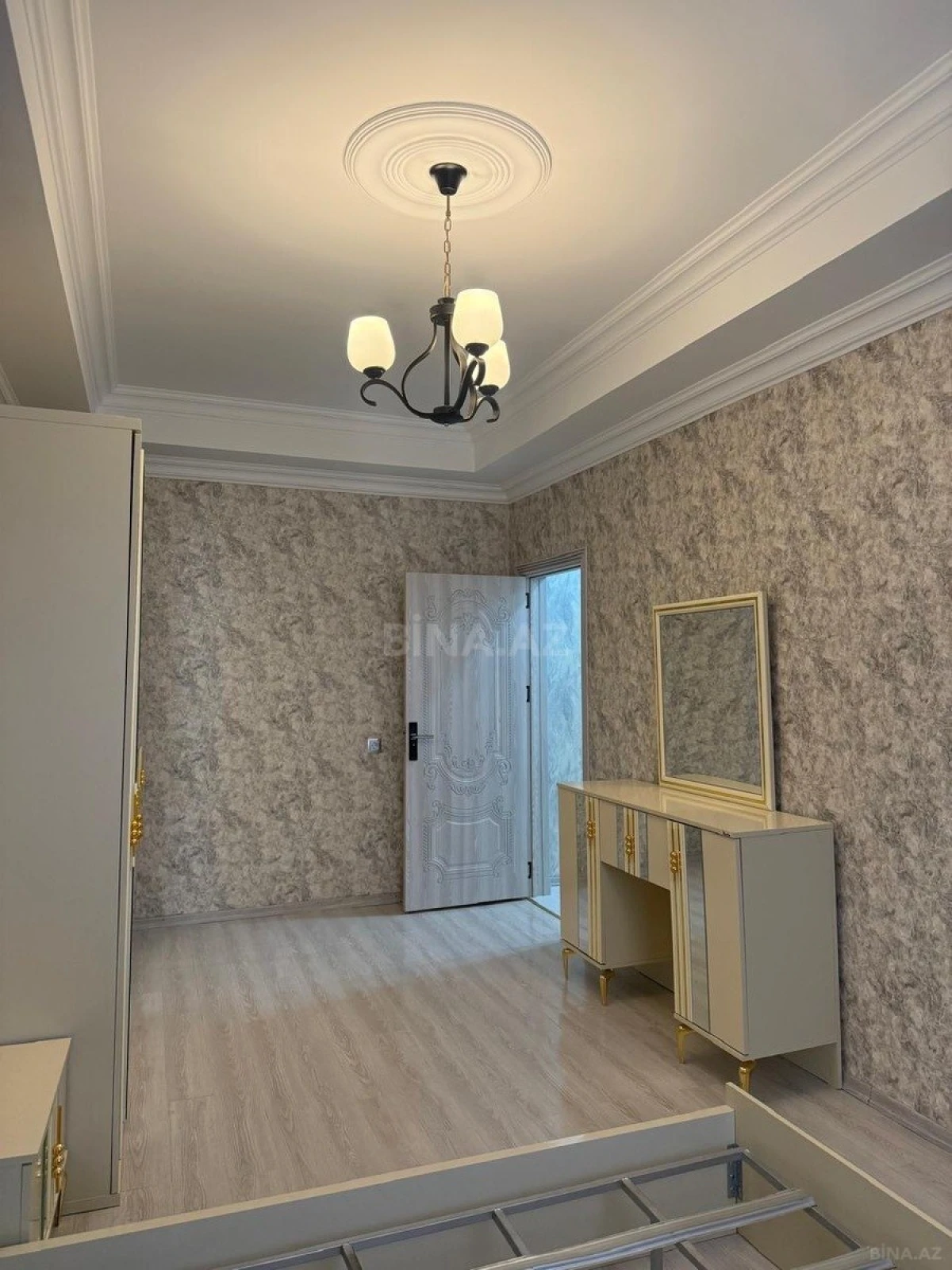 Satılır 2 otaqlı mənzil 78 m²