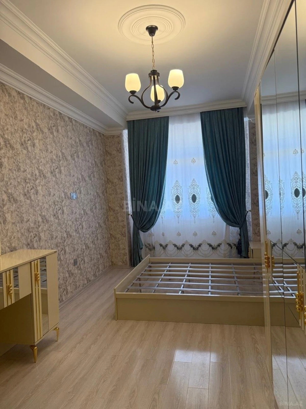 Satılır 2 otaqlı mənzil 78 m²