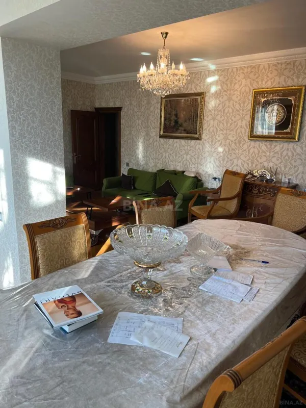 Satılır 4 otaqlı mənzil 130 m²