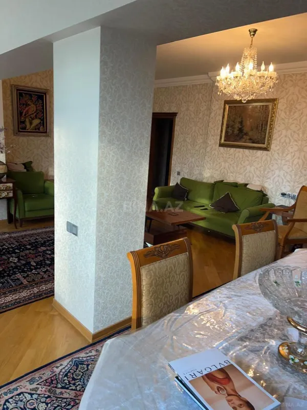 Satılır 4 otaqlı mənzil 130 m²
