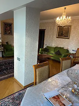 Satılır 4 otaqlı mənzil 130 m²