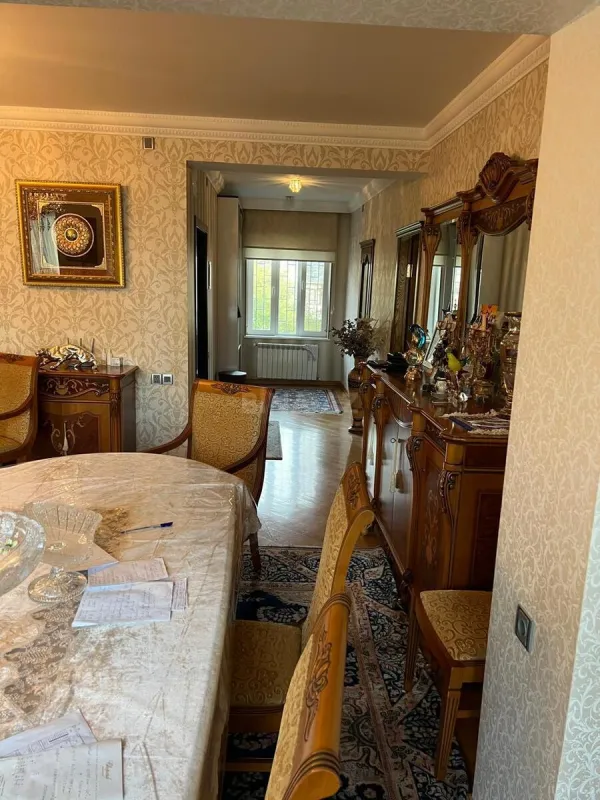 Satılır 4 otaqlı mənzil 130 m²