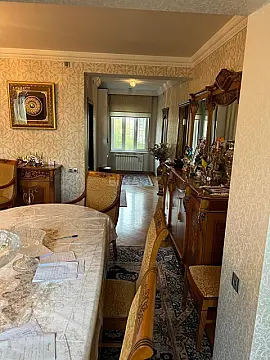 Satılır 4 otaqlı mənzil 130 m²