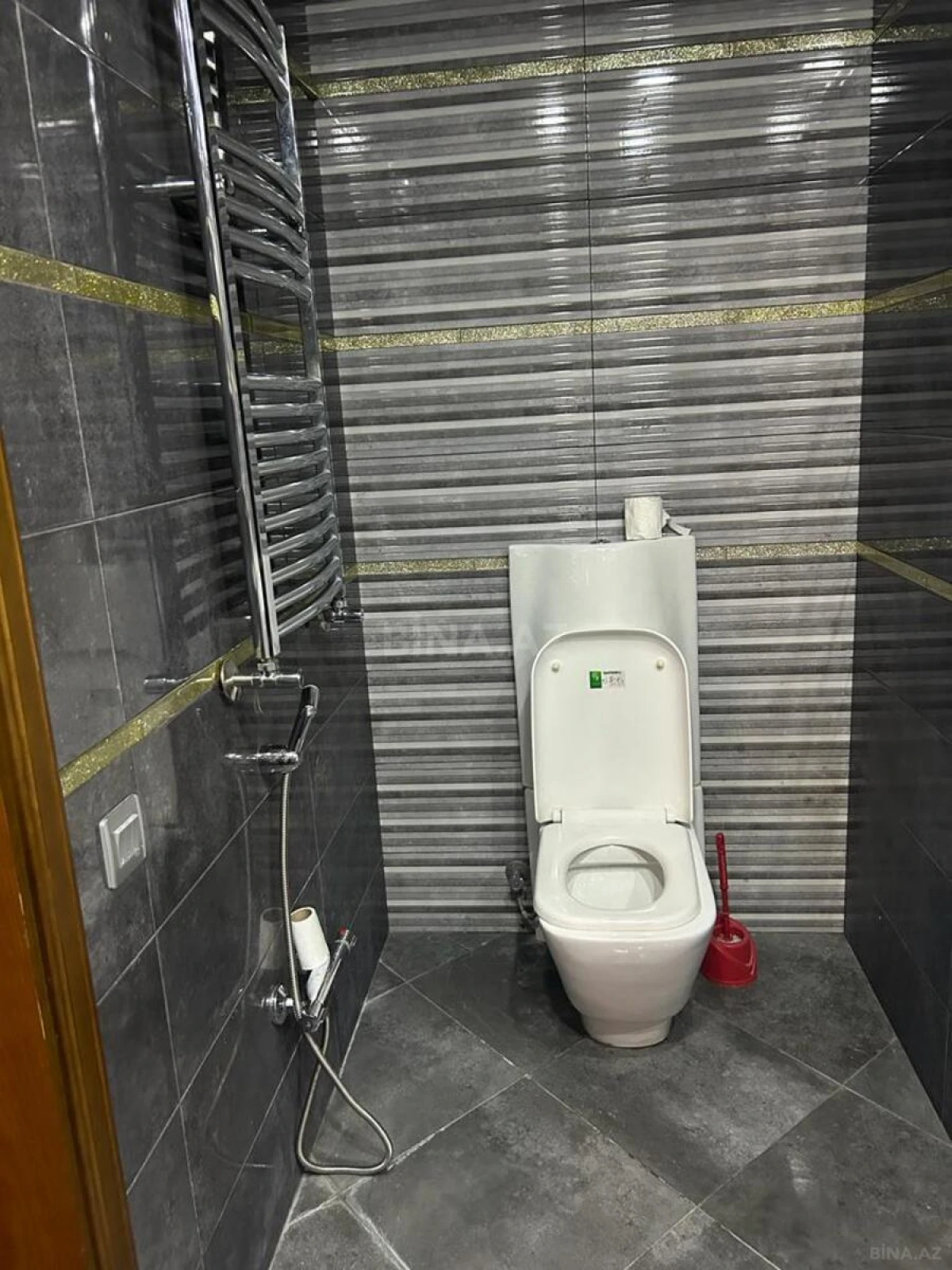 Satılır 4 otaqlı mənzil 130 m²