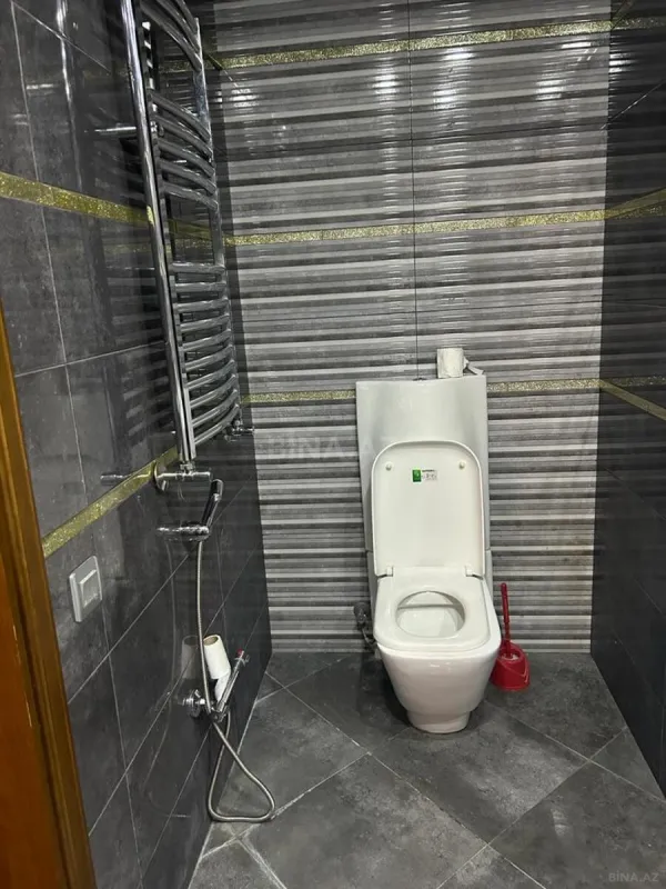 Satılır 4 otaqlı mənzil 130 m²