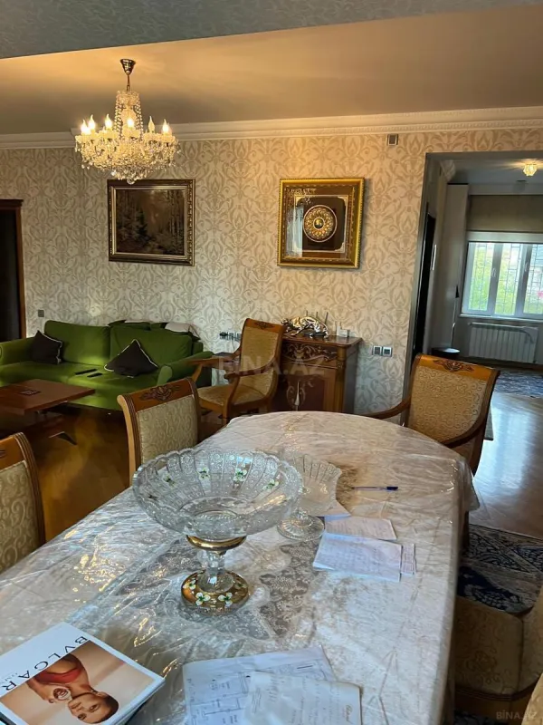 Satılır 4 otaqlı mənzil 130 m²