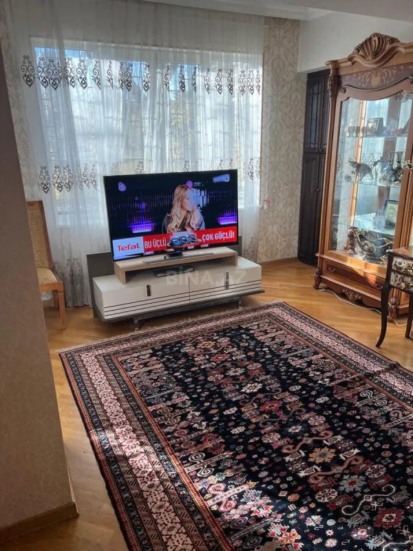 Satılır 4 otaqlı mənzil 130 m²