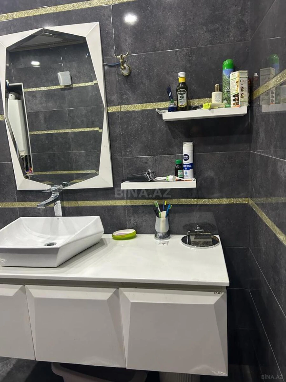 Satılır 4 otaqlı mənzil 130 m²