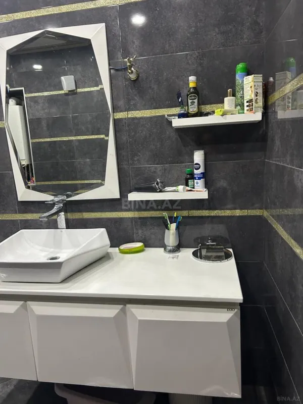 Satılır 4 otaqlı mənzil 130 m²