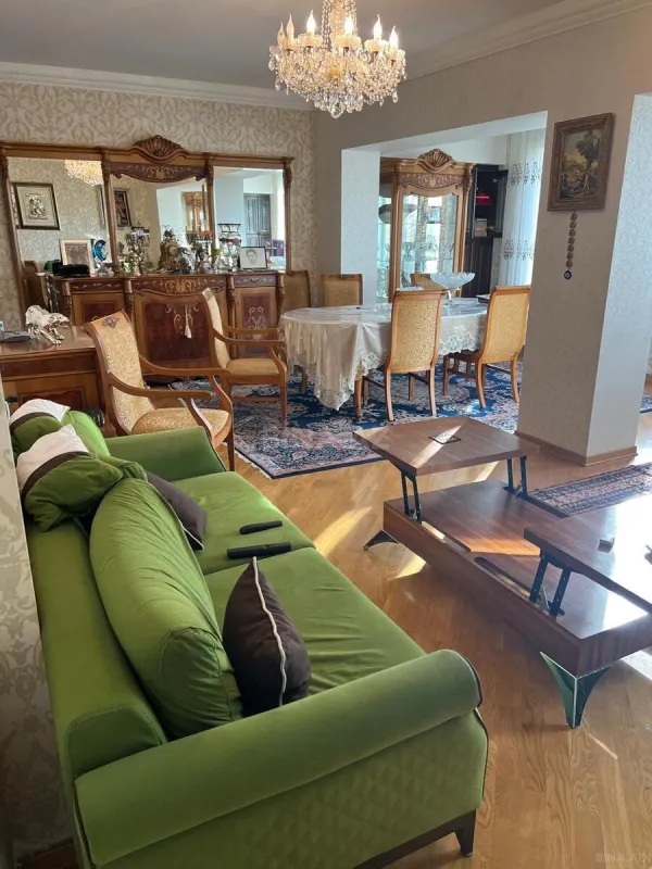 Satılır 4 otaqlı mənzil 130 m²