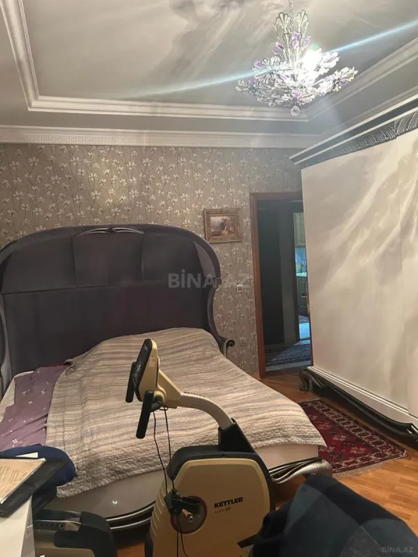 Satılır 4 otaqlı mənzil 130 m²