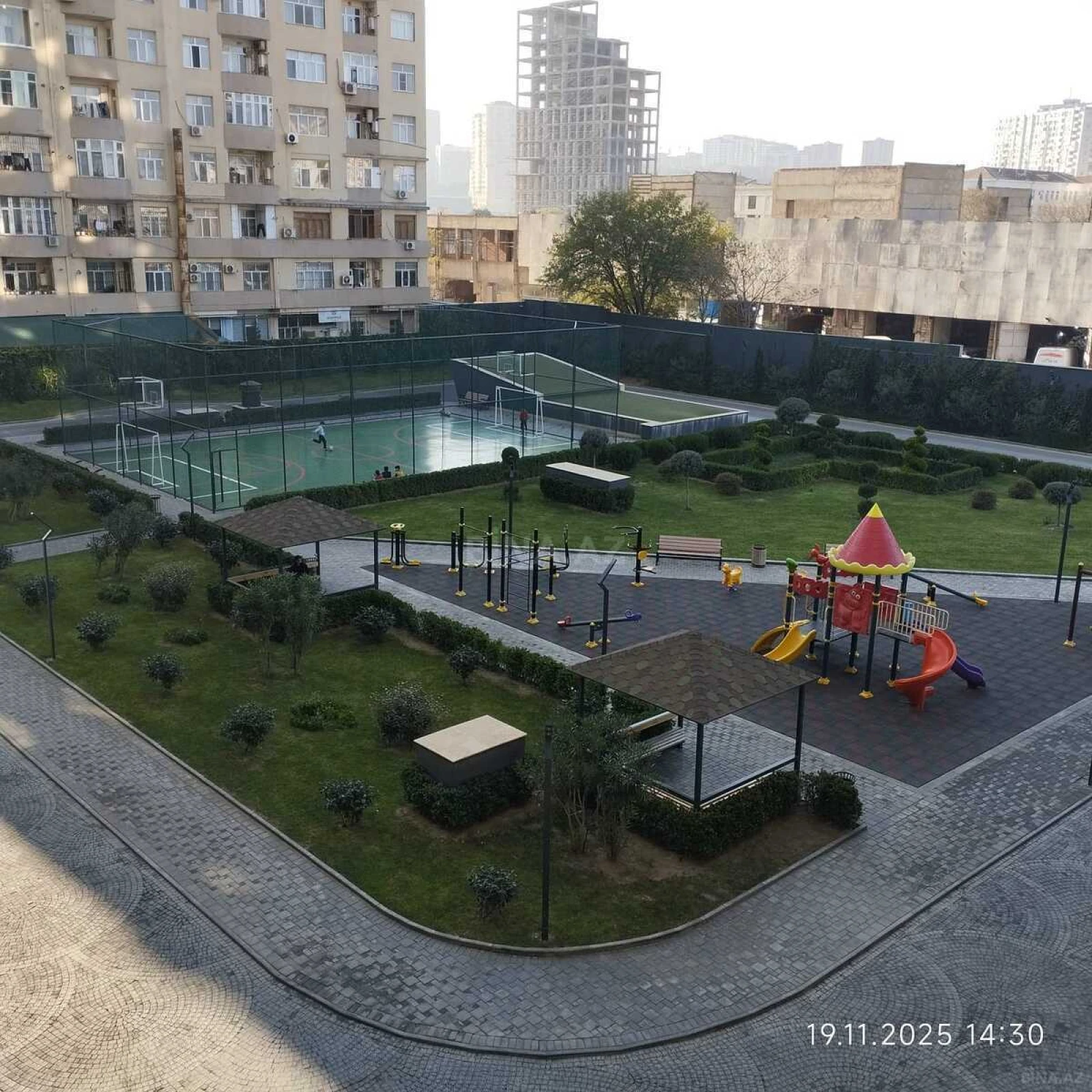 Satılır 4 otaqlı mənzil 225 m²