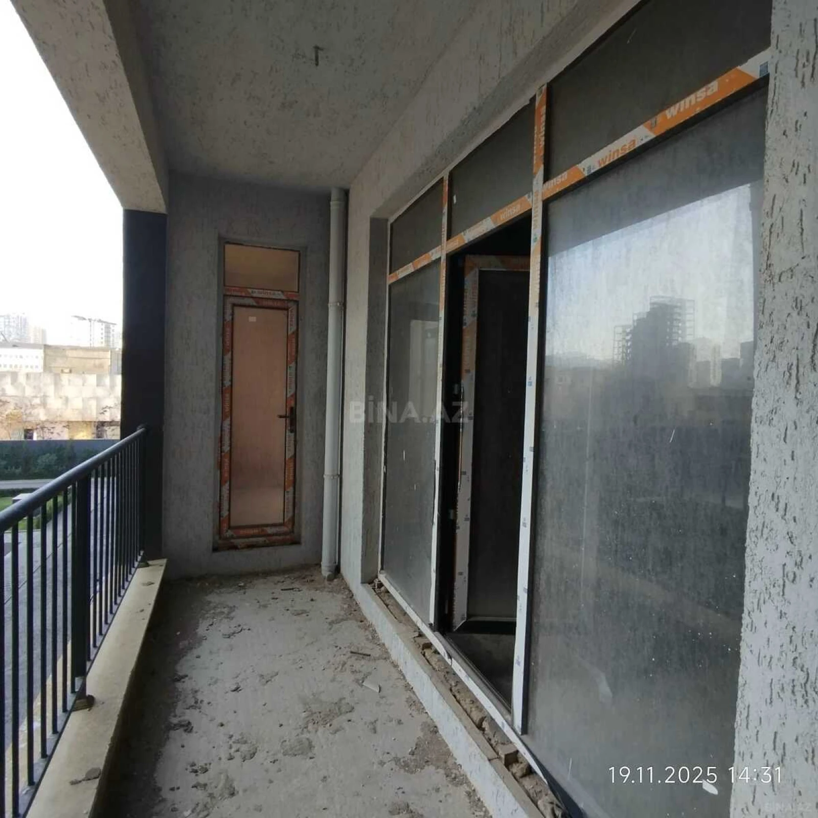 Satılır 4 otaqlı mənzil 225 m²