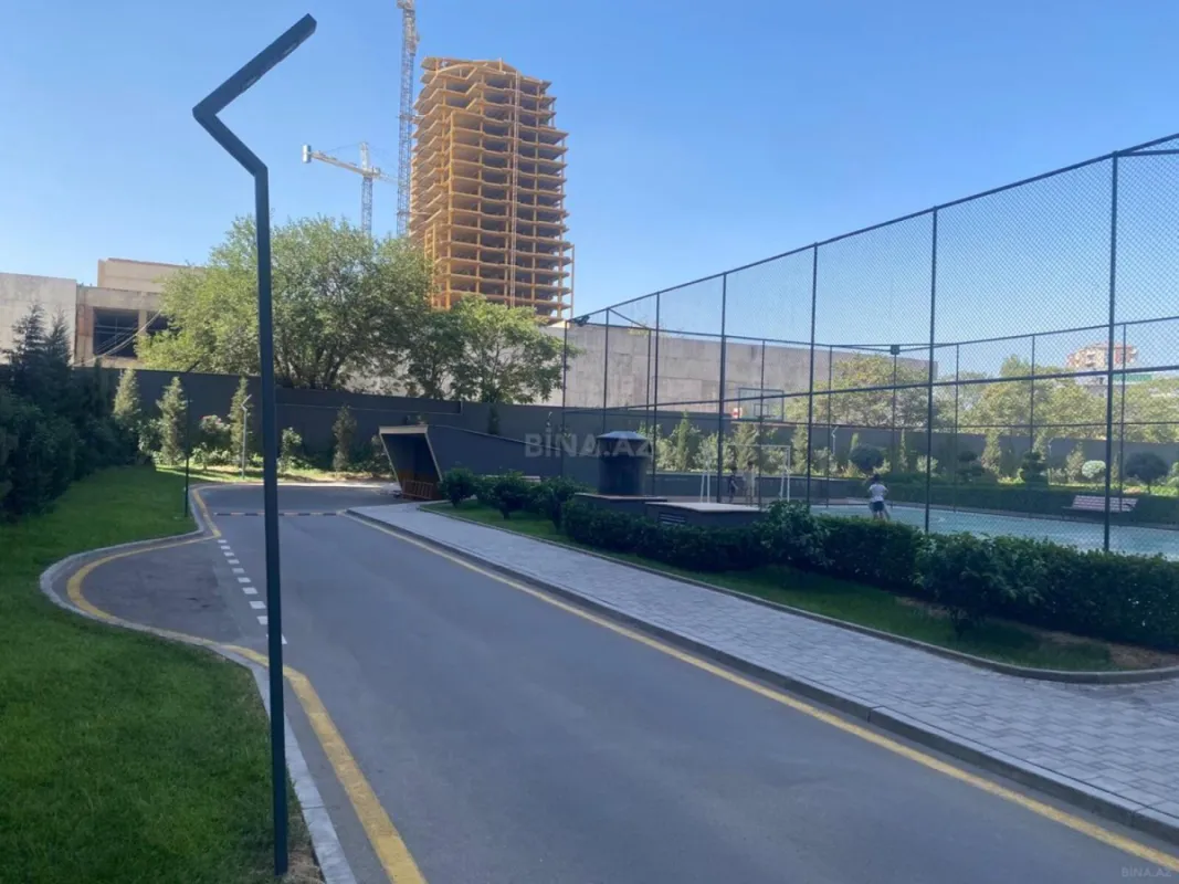 Satılır 4 otaqlı mənzil 225 m²