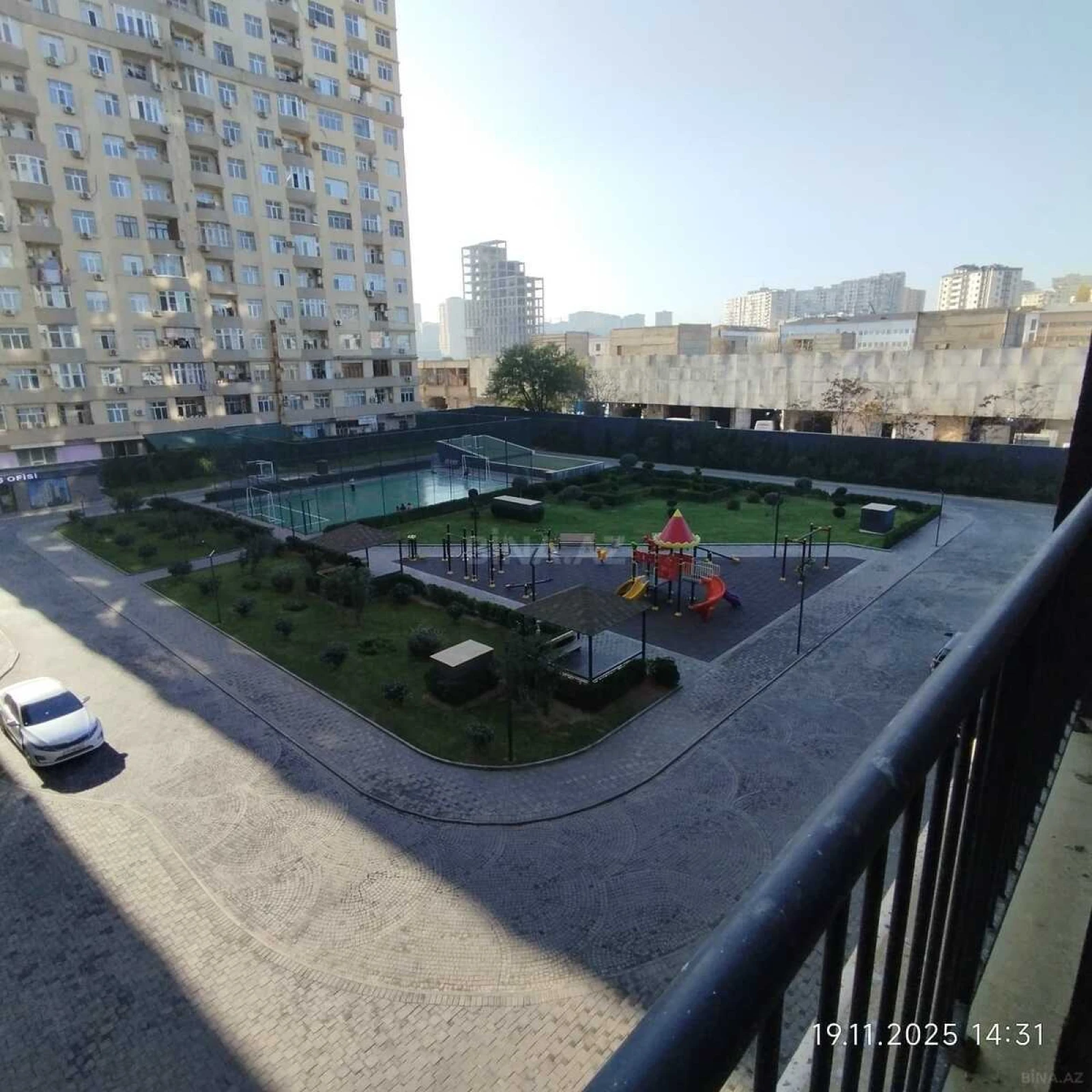 Satılır 4 otaqlı mənzil 225 m²