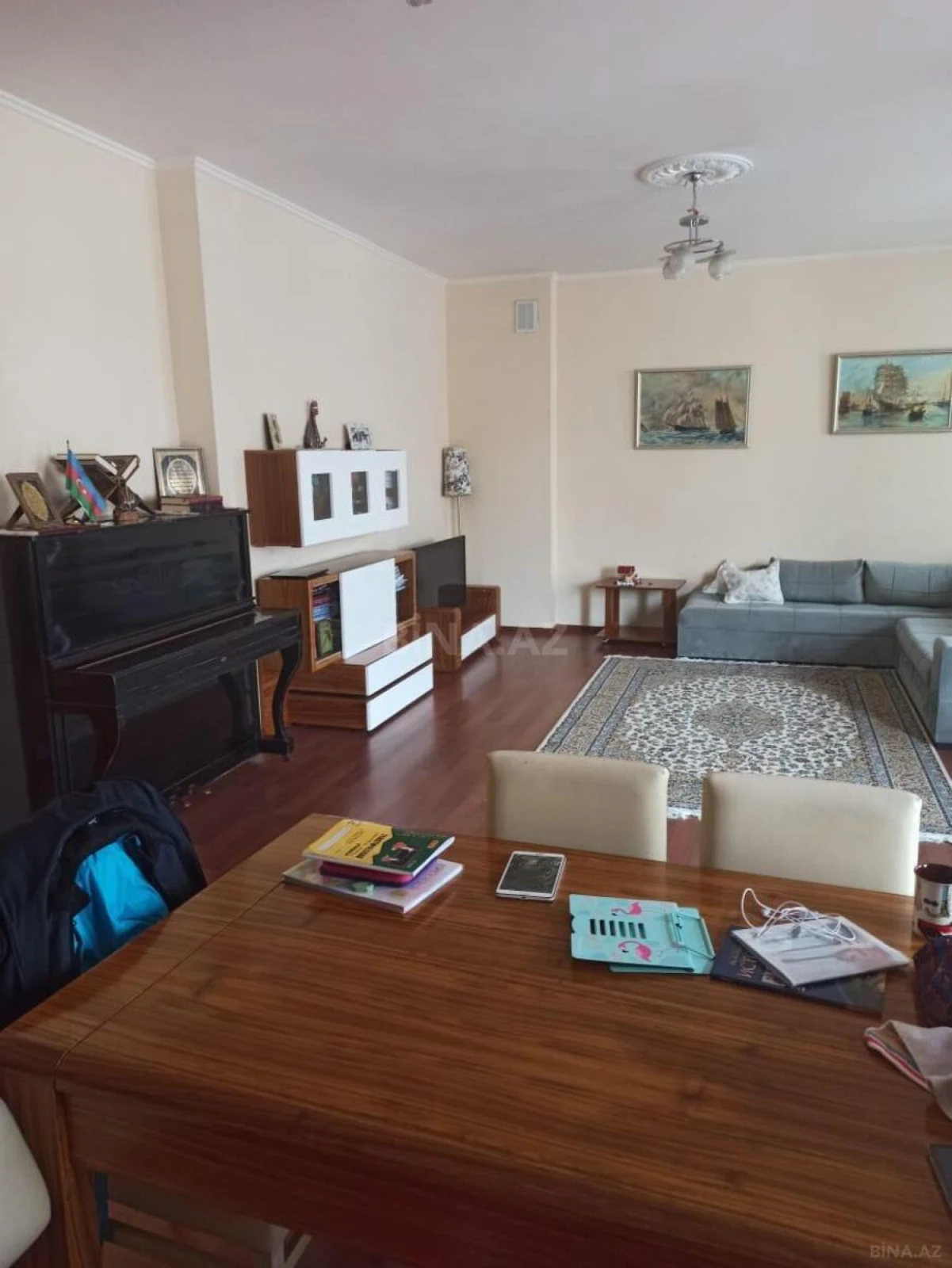 Satılır 3 otaqlı mənzil 137 m²