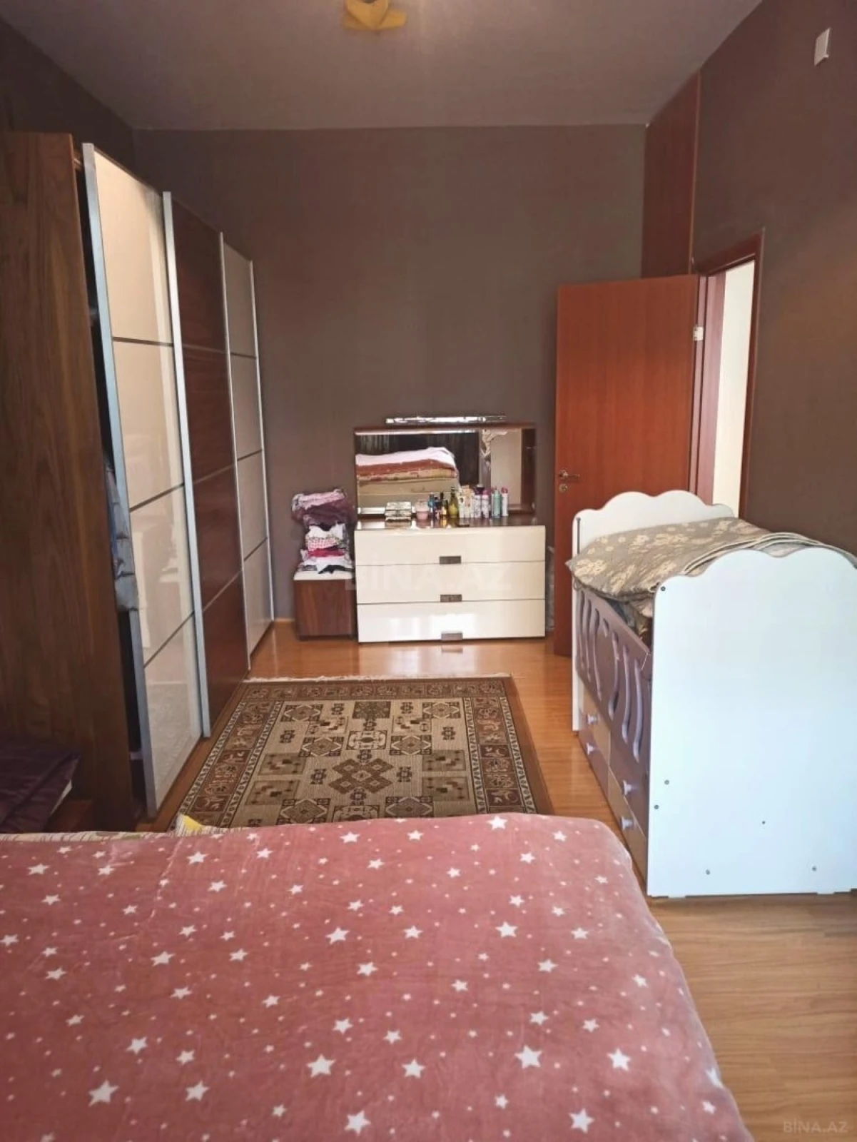 Satılır 3 otaqlı mənzil 137 m²