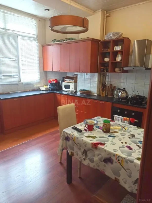 Satılır 3 otaqlı mənzil 137 m²