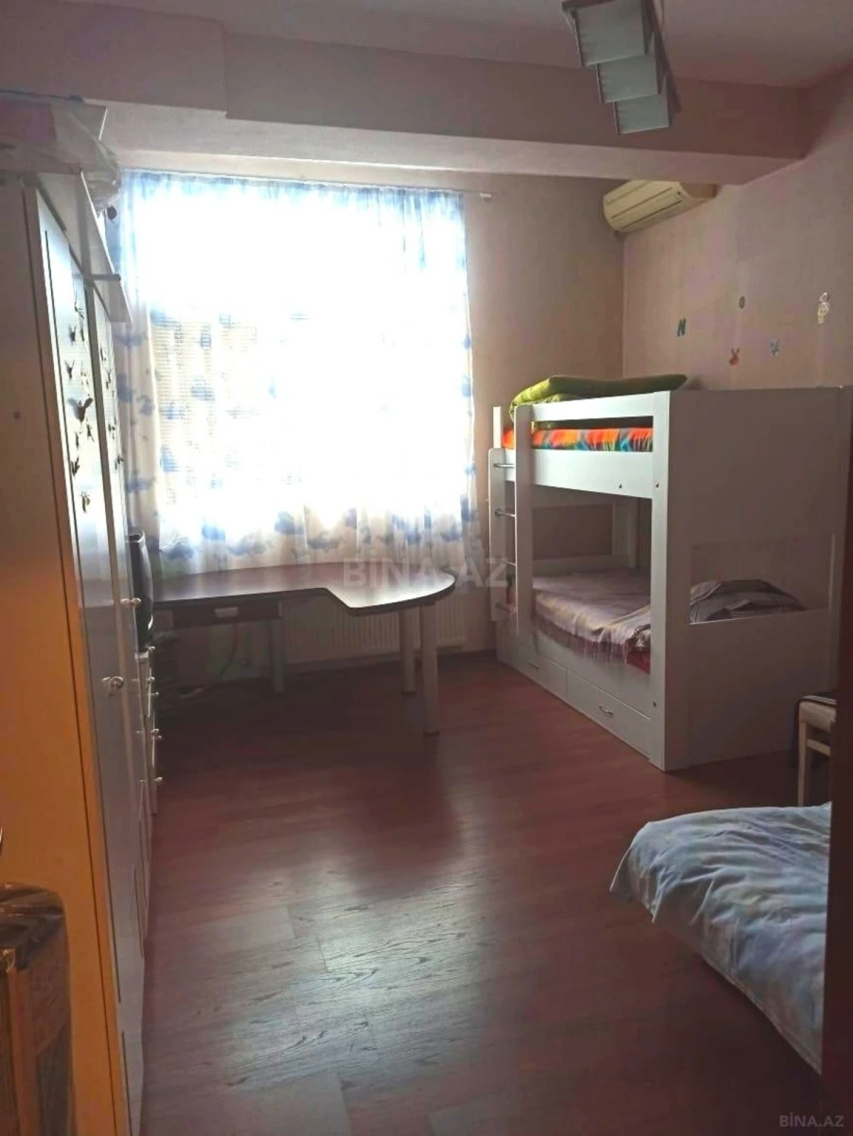 Satılır 3 otaqlı mənzil 137 m²