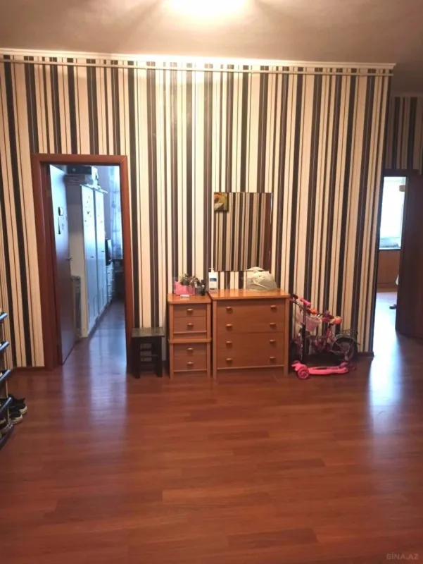 Satılır 3 otaqlı mənzil 137 m²