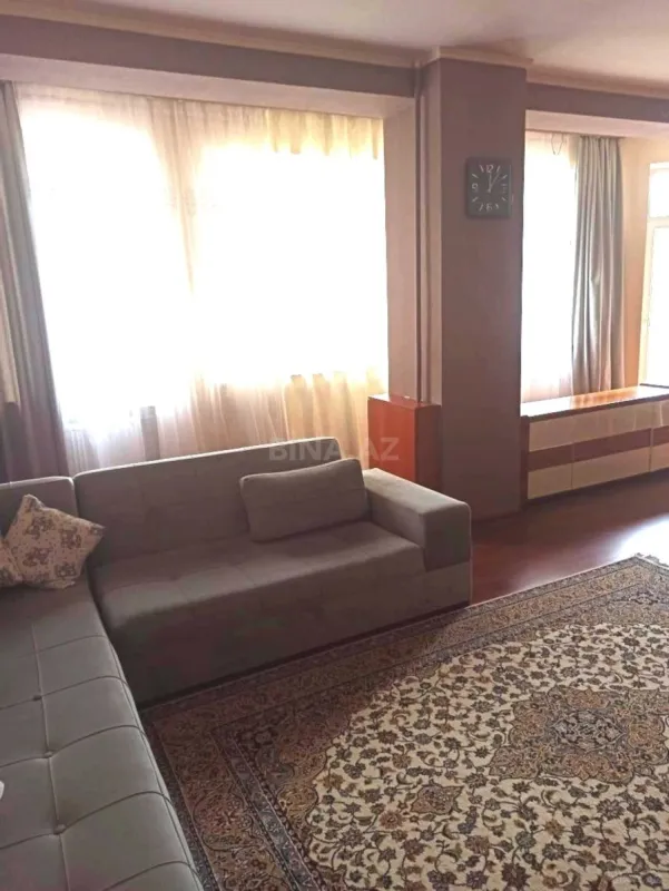 Satılır 3 otaqlı mənzil 137 m²