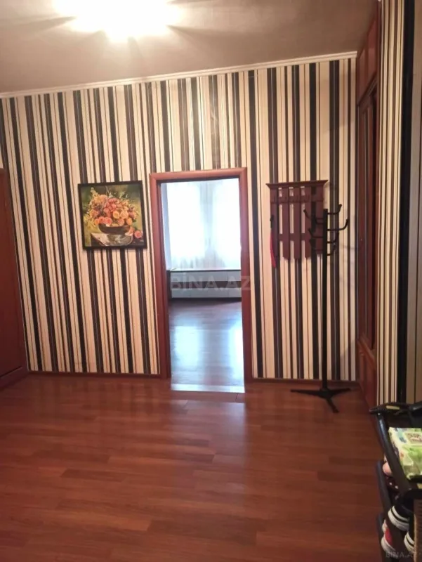 Satılır 3 otaqlı mənzil 137 m²